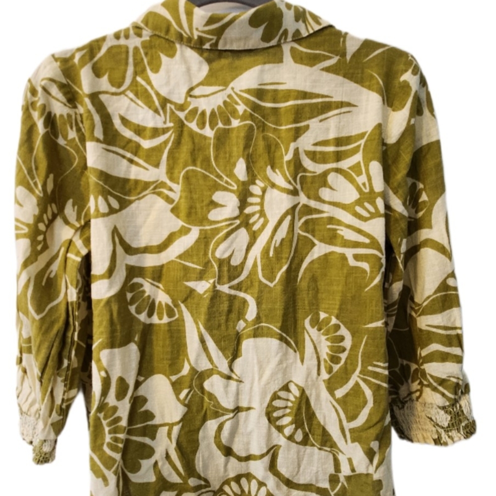 Olive Floral Button-Up Women's Top - Picture 6 of 7